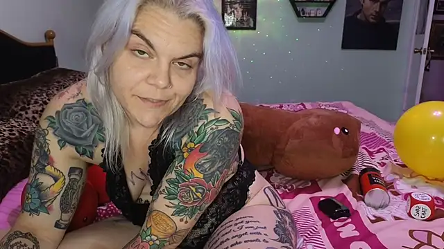 Snapshot of CherryBombBomb chatting on 7, 12, 2024 CherryBombBomb online show from 7, 12, 2024