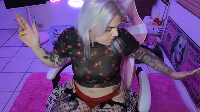 Snapshot of CherryBombBomb chatting on 31, 1, 2025 CherryBombBomb online show from 31, 1, 2025