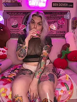 Snapshot of CherryBombBomb chatting on 17, 2, 2025 CherryBombBomb online show from 17, 2, 2025