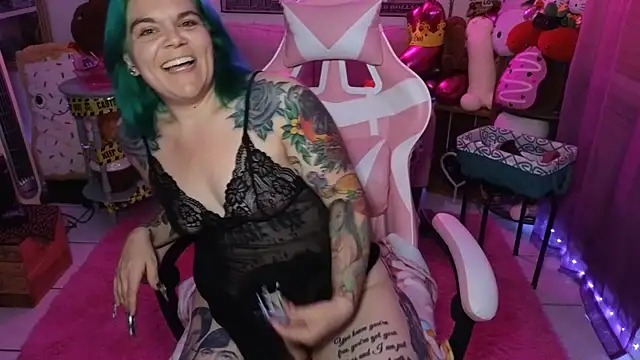 Snapshot of CherryBombBomb chatting on 28, 9, 2025 CherryBombBomb online show from 28, 9, 2025