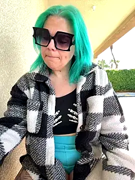 Snapshot of CherryBombBomb chatting on 15, 10, 2025 CherryBombBomb online show from 15, 10, 2025