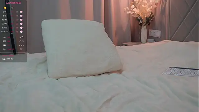  Pretty Doll  online show from 4, 2, 2025