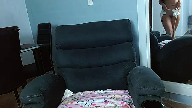 Snapshot of rousebonnett chatting on 14, 1, 2025 rousebonnett online show from 14, 1, 2025