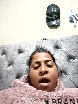 Snapshot of Giselabrunette25 chatting on 7, 5, 2026 Giselabrunette25 online show from 7, 5, 2026