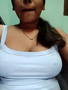 Snapshot of sexyindi_couple chatting on 7, 3, 2025 sexyindi couple online show from 7, 3, 2025