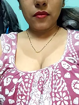 Snapshot of sexyindi_couple chatting on 9, 3, 2025 sexyindi couple online show from 9, 3, 2025