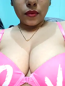 Snapshot of sexyindi_couple chatting on 11, 3, 2025 sexyindi couple online show from 11, 3, 2025