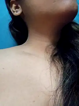 Snapshot of sexyindi_couple chatting on 19, 9, 2025 sexyindi couple online show from 19, 9, 2025