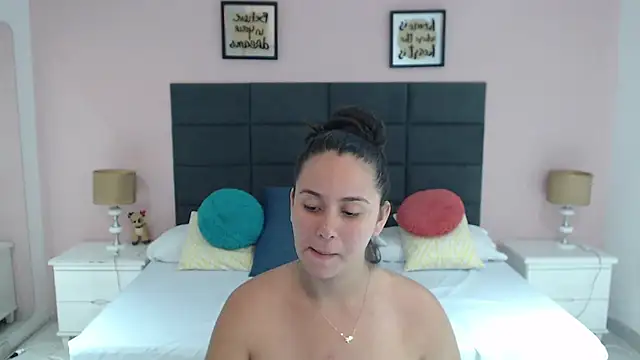 Snapshot of MadisonJenner chatting on 9, 1, 2025 MadisonJenner online show from 9, 1, 2025