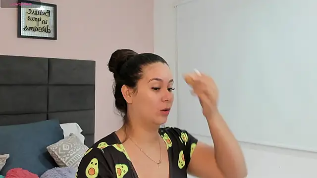 Snapshot of MadisonJenner chatting on 1, 2, 2026 MadisonJenner online show from 1, 2, 2026