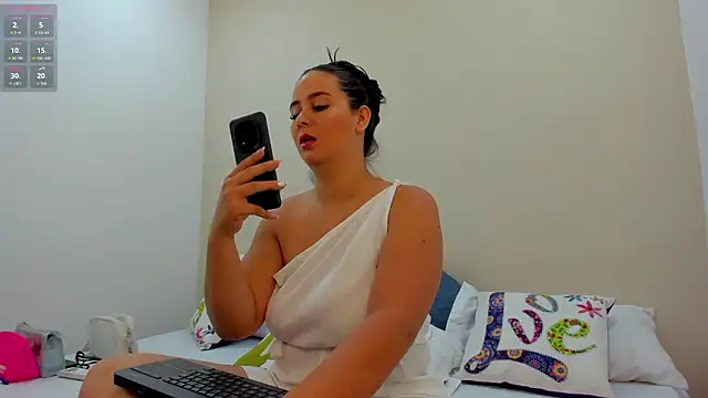 Snapshot of MadisonJenner chatting on 1, 3, 2026 MadisonJenner online show from 1, 3, 2026