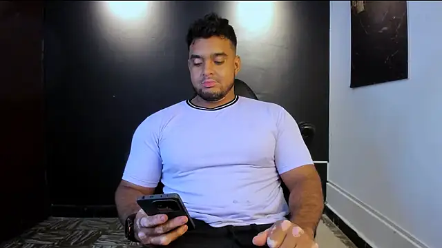 Big furry bear13 online show from 16, 4, 2026