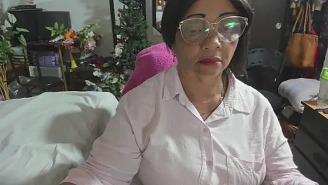 Snapshot of Mrs_mommy_ chatting on 5, 12, 2025 Mrs mommy online show from 5, 12, 2025