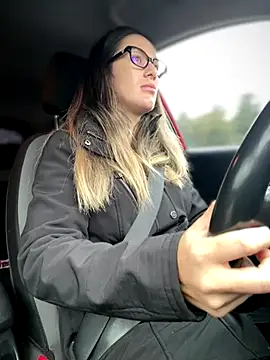 HotXMom online show from 4, 11, 2025