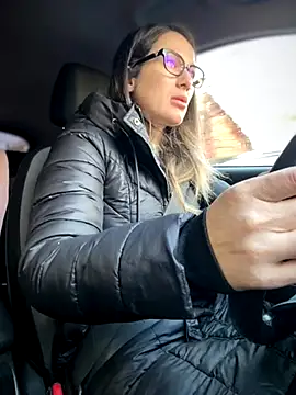 HotXMom online show from 24, 11, 2025