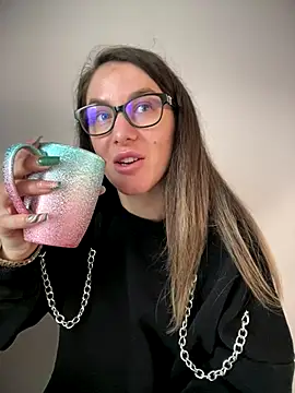 HotXMom online show from 8, 1, 2026