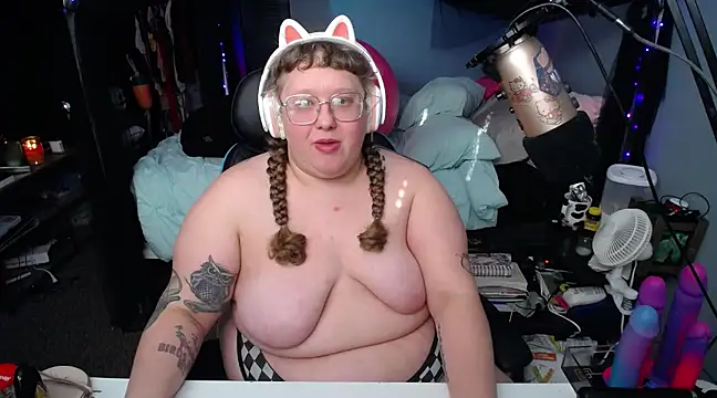 FatVeronica online show from 2, 3, 2025