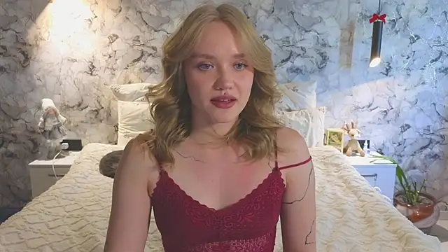 Snapshot of Aurora_Golden1 chatting on 4, 7, 2026 Aurora Golden1 online show from 4, 7, 2026