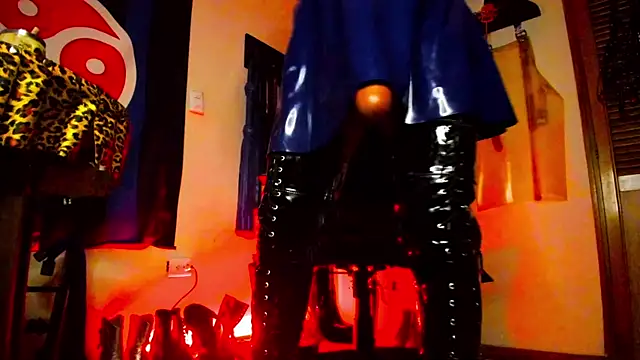 Snapshot of DominatrixBlue chatting on 7, 2, 2025 DominatrixBlue online show from 7, 2, 2025