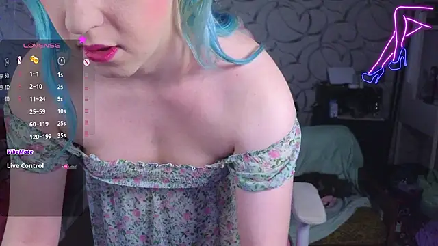 Snapshot of TheTrixy chatting on 10, 11, 2025 TheTrixy online show from 10, 11, 2025