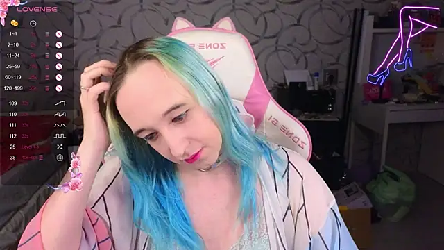 Snapshot of TheTrixy chatting on 15, 11, 2025 TheTrixy online show from 15, 11, 2025