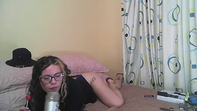 Snapshot of frikigyal chatting on 18, 2, 2025 frikigyal online show from 18, 2, 2025