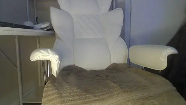 Snapshot of Tecsavy chatting on 8, 4, 2026 Tecsavy online show from 8, 4, 2026