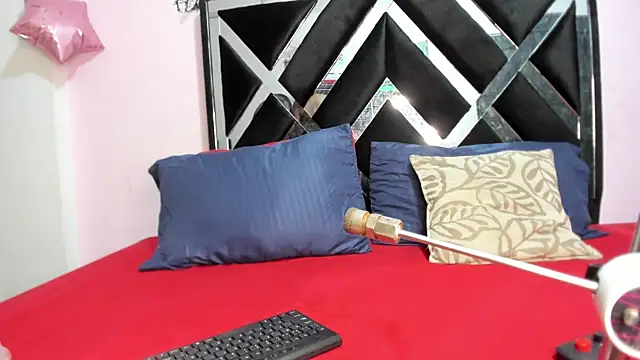 Snapshot of GabyyJones chatting on 8, 7, 2026 GabyyJones online show from 8, 7, 2026