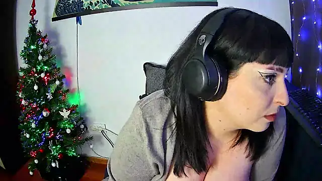 Snapshot of EmmaKrosss chatting on 17, 12, 2024 EmmaKrosss online show from 17, 12, 2024