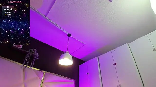 April bowie online show from 24, 3, 2026