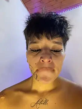 AbbyFtLuna online show from 9, 3, 2025