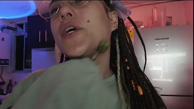 Snapshot of Hellen_dumont chatting on 5, 7, 2026 Hellen dumont online show from 5, 7, 2026