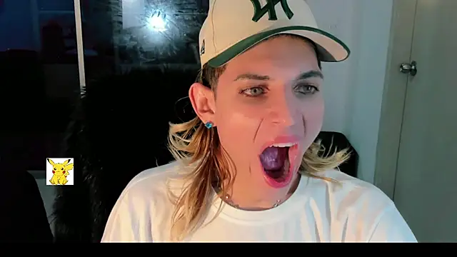 Snapshot of honey_skin chatting on 22, 12, 2024 honey skin online show from 22, 12, 2024