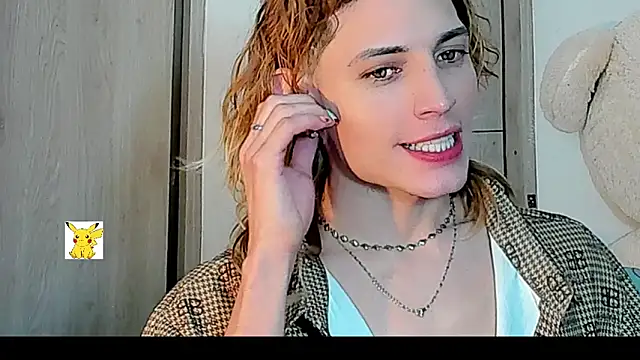 Snapshot of honey_skin chatting on 1, 1, 2025 honey skin online show from 1, 1, 2025