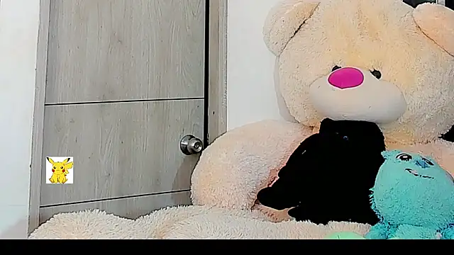 Snapshot of honey_skin chatting on 12, 1, 2025 honey skin online show from 12, 1, 2025