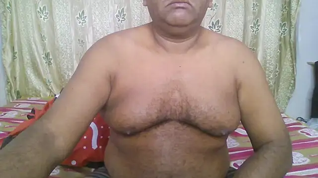 Snapshot of Beargryzzly chatting on 10, 12, 2024 Beargryzzly online show from 10, 12, 2024