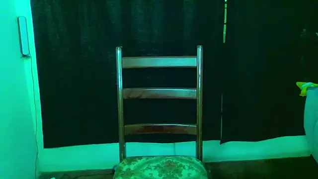 Snapshot of Beargryzzly chatting on 17, 11, 2025 Beargryzzly online show from 17, 11, 2025