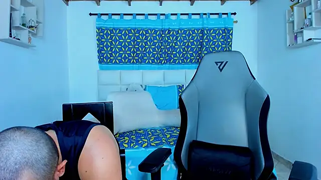 Snapshot of xxx_sweet_couple_ chatting on 17, 1, 2025 xxx sweet couple online show from 17, 1, 2025