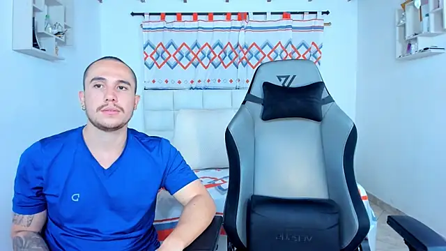 Snapshot of xxx_sweet_couple_ chatting on 5, 3, 2025 xxx sweet couple online show from 5, 3, 2025