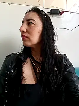 Snapshot of christine-x chatting on 19, 4, 2026 christine-x online show from 19, 4, 2026