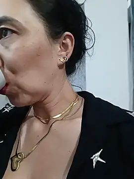 Snapshot of christine-x chatting on 23, 5, 2026 christine-x online show from 23, 5, 2026