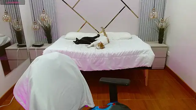 Snapshot of LenaRoses chatting on 13, 9, 2025 LenaRoses online show from 13, 9, 2025