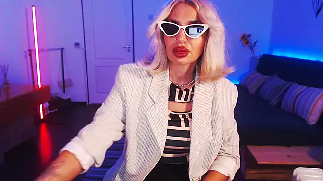 Snapshot of beauty_chl0e chatting on 8, 12, 2024 beauty chl0e online show from 8, 12, 2024