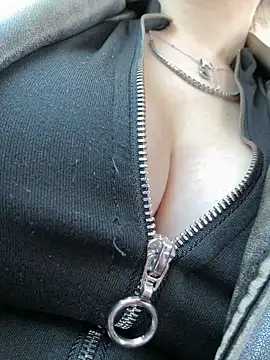 RiriRoseey online show from 7, 4, 2026