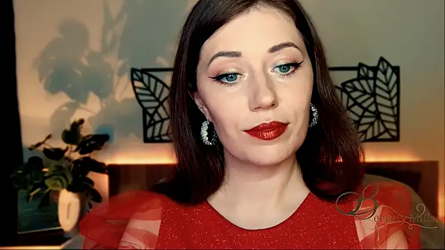 Snapshot of MissBeverlyMills chatting on 8, 12, 2024 MissBeverlyMills online show from 8, 12, 2024