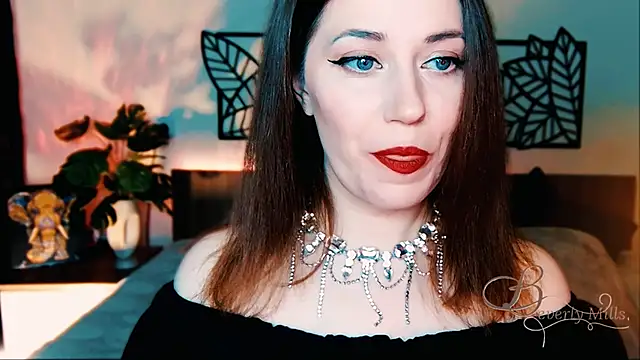 Snapshot of MissBeverlyMills chatting on 1, 3, 2025 MissBeverlyMills online show from 1, 3, 2025