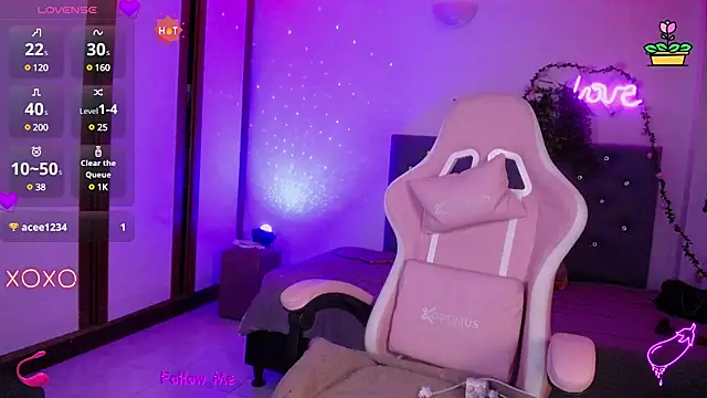 Snapshot of SexyLuna__ chatting on 8, 1, 2025 SexyLuna online show from 8, 1, 2025