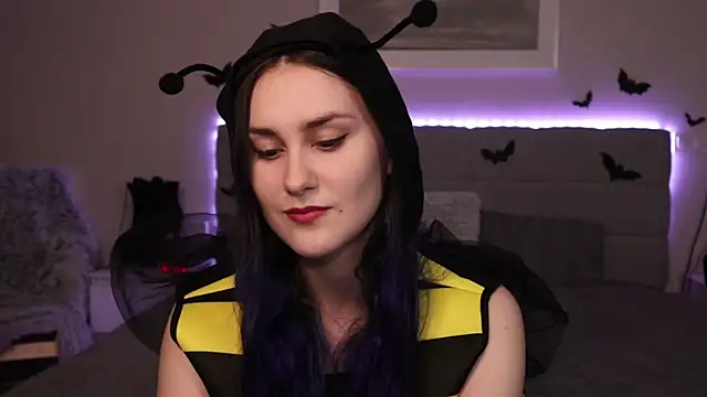 Erotic Synth Goddess online show from 25, 10, 2025