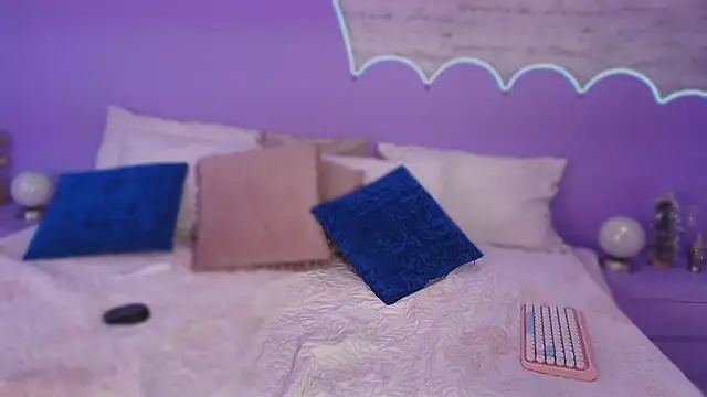 Giaa Ross online show from 12, 2, 2026