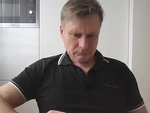 Snapshot of johnnym1 chatting on 8, 1, 2025 johnnym1 online show from 8, 1, 2025